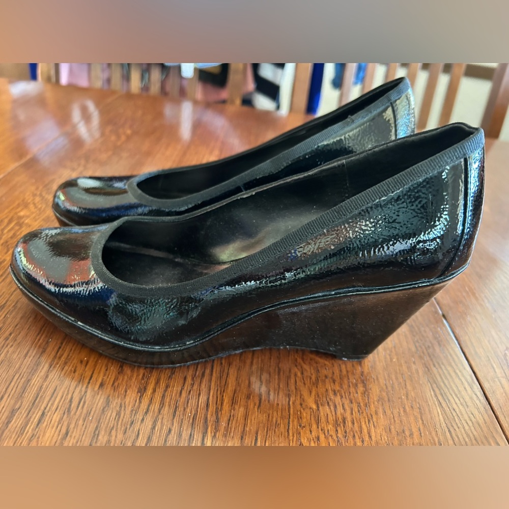 Simply Vera-Vera Wang black patent leather wedges